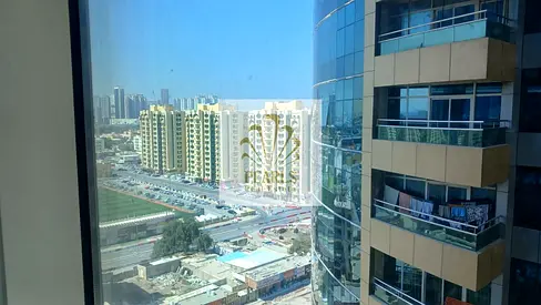 مكتب خالي للبيع في أبراج الهورايزون، مساحة 940 قدم مربع، مع موقف سيارة، دخل سنوي متوقع 50,000 درهم، السعر النهائي 520,000 درهم