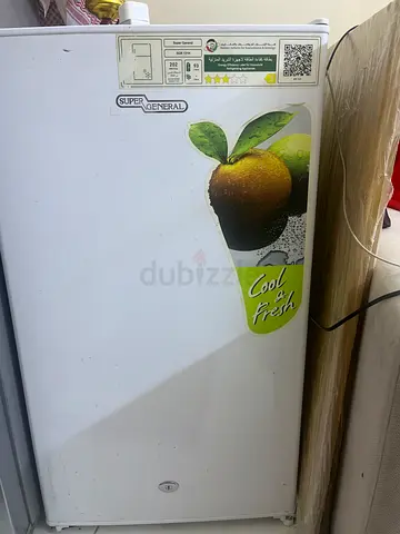 Small single-door refrigerator / mini fridge in good condition