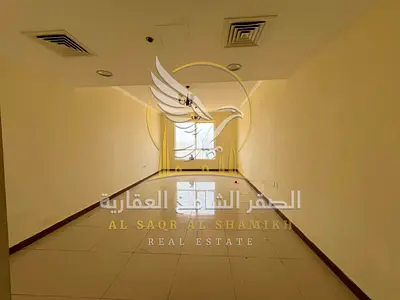 ثلاث غرف وصالة بمنطقة المحطة القاسمية للايجار السنوي مساحة واسعة مع باركن وجيم مجاني تكييف مركزي اطلالة بانورامية تشطيبات حديثة في بناية عائلي