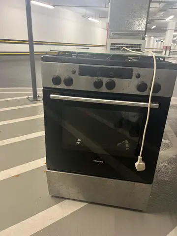 Built-in electric oven in good working condition