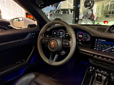 2022 Porsche 911 — миниатюра 16