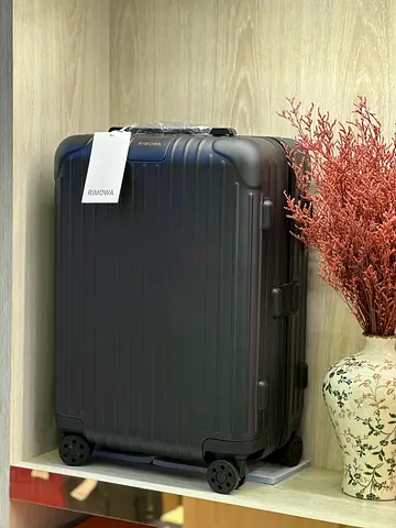 Rimowa Essential cabin Matt Black