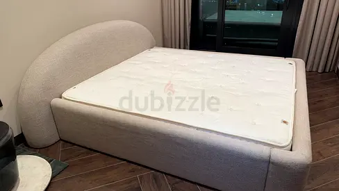 New stylish king size bed