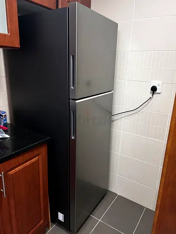 Samsung Refrigerator RT45CG - great condition, 2-door top freezer - fits anywhere!