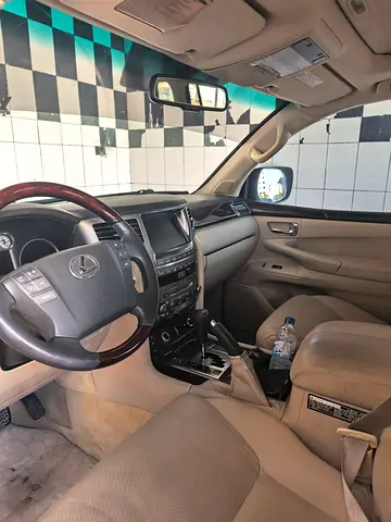 2010 Lexus LX-SERIES photo 7