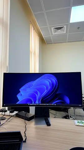 Samsung Odyssey OLED G8 34” Curved Gaming Monitor (LS34BG850SMXUE)
