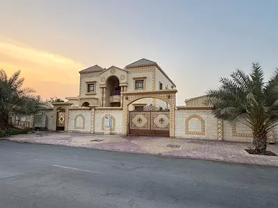 For Sale | Distinctive Villa near Sheikh Ammar Street 🏡 Property Details: Land Area: 9,000 sq ft Built-up Area: 5,500 sq ft Villa Age: 13 years Ele