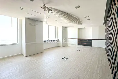 Available | 6 Parking Spaces | Close To Metro