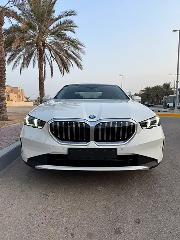 2027 BMW 5-SERIES — миниатюра 2