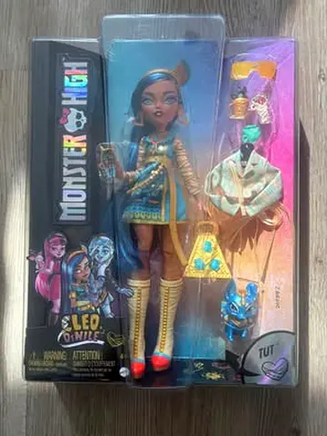 BARGAIN BRAND NEW MONSTER HIGH CLEO DE NILE 32CM DOLL WITH ACCESSORIES
