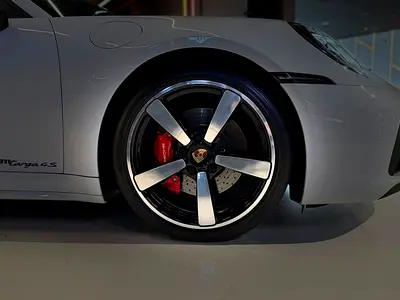 2022 Porsche 911 — миниатюра 12