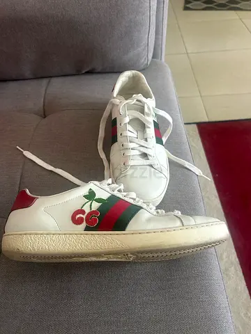 Genuine Gucci White leather sneakers with green-red stripes (used)