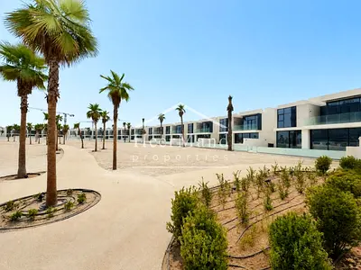 SPACIOUS ROOMS - BRAND NEW - PRIVATE BEACH ACCESS