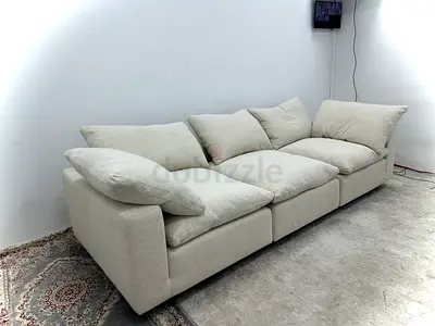 Brand new condition klekktic brand three piece sofa