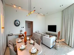 Luxury 1 BR | Corner Unit | Community View