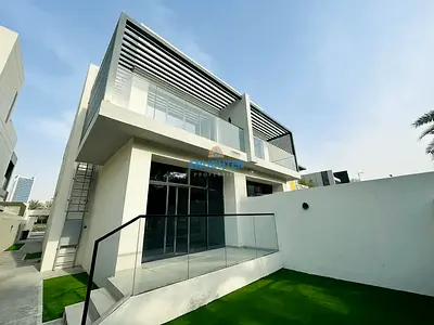 BRAND NEW | FACING PARK | CONTEMPORARY LIVING