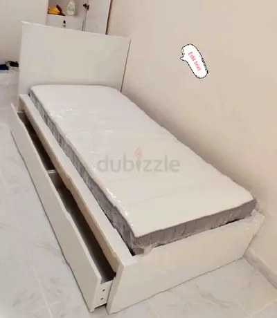 Ikea Malm single bed frame with 2 storage drawers underneath with IKEA mattress 90×200cm is availabl