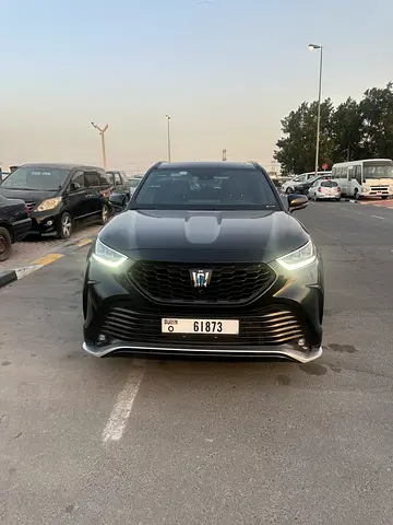 Toyota Crown 2023 - Pristine Condition - Modern Luxury Sedan