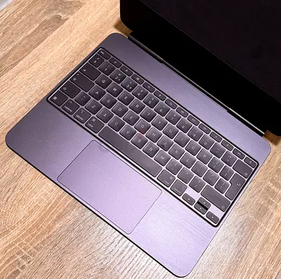 Apple Magic Keyboard for iPad Pro 13-Inch International English, Black