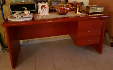 Wooden office desk with 3 drawers - good condition
