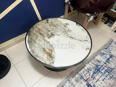 Modern Round Marble Coffee Table – Elegant Black Metal Base – Excellent Condition