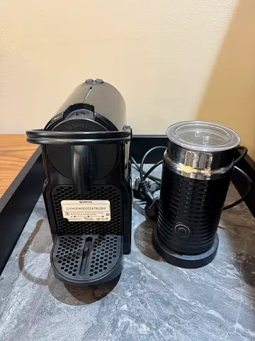 Nespresso Coffee Machine with Aeroccino Milk Frother - Excellent Condition