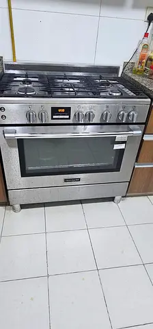 Frigidaire 5 Burner Gas cooking range & Electric Oven