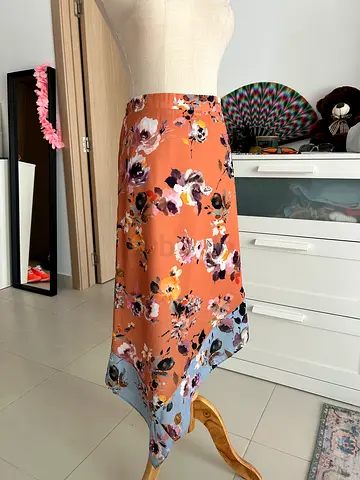 Floral skirt , size M-L