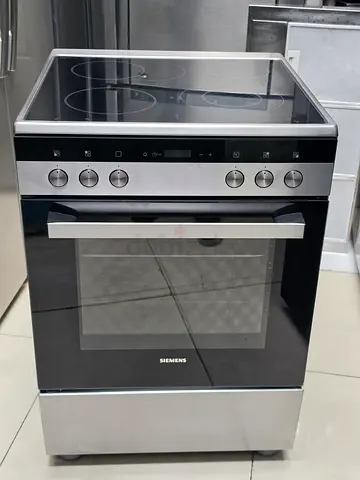 Siemens brand new Model 4Hobs Electric Ceramic Cooker Neat and clean