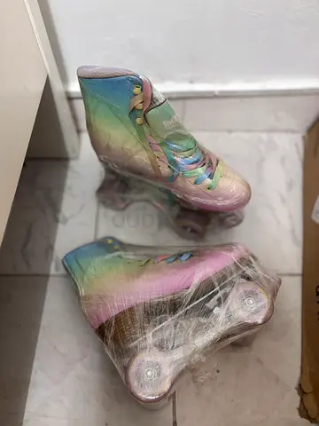 Vintage-style pastel quad roller skates, size 39, new wrapped