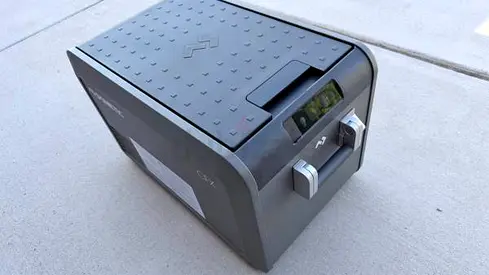 Car cooler Dometic CFX545 Portable electric cooler / mini fridge - good condition comes with AC Dc