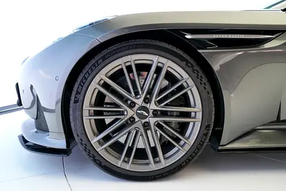 2024 Aston Martin DB12 — фото 14