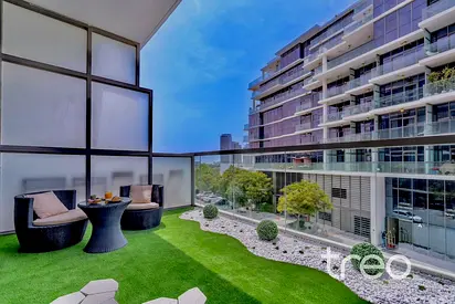 Largest Studio | Upgraded | 6 cheques