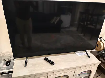 BROKEN SCREEN Samsung LED TV with Remote Control - WITH BOX