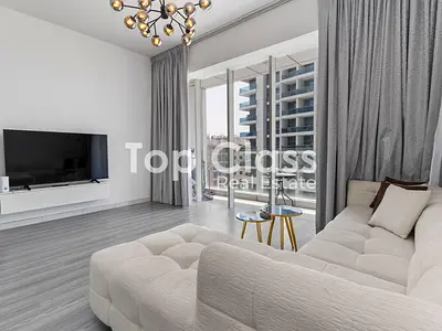 Fully Furnished| Upgraded | Mid Floor | Vacant
