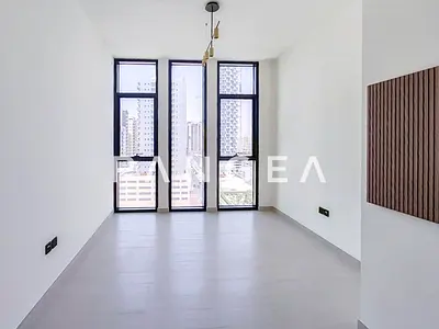 High Floor | Community View | Flexible Cheques