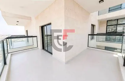 Upgraded I Unfurnished I Spacious Layout