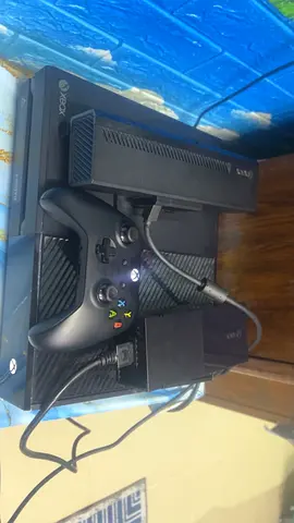 Xbox One Console Bundle - Kinect, Controller & Cables - Fully Working