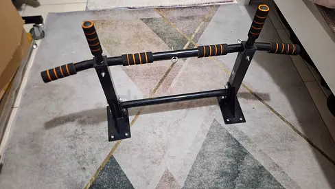Wall mounted pull up bar *with mounting gear