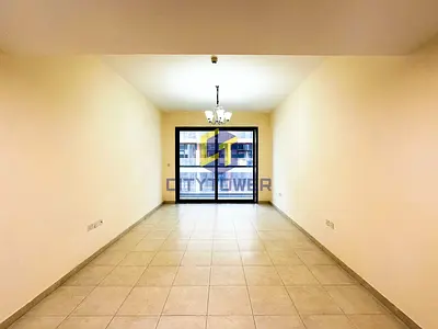 COZY & MODERN STUDIO • HIGH-END FINISHES • FULL AMENITIES • DLRC