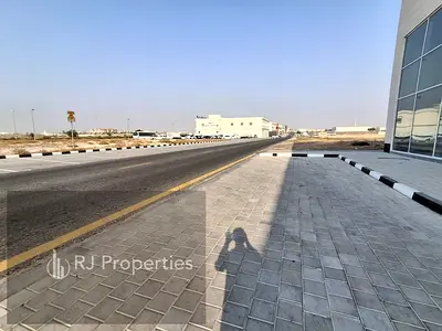 BRAND NEW LUXURY SHOWROOM WITH MAZZNIN FLOOR READY TO MOVE VERY PRIME LOCATION MAIN ROAD FRONT JUST 260k
