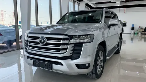 Toyota Land Cruiser GXR 2023 | GCC Specs | Pristine Condition