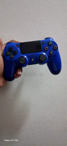 يد تحكم بلايستيشن 4 أصلية (Sony DualShock 4) - للبيع بحالتها (مشاكل مجهولة)