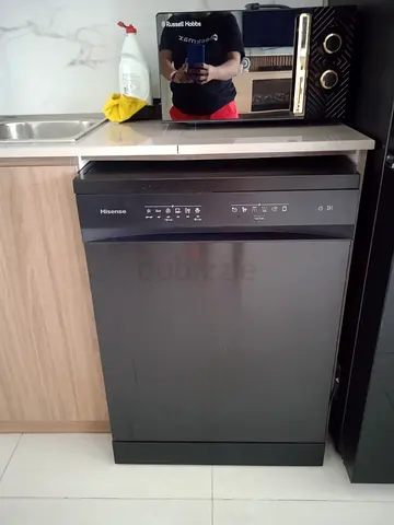 Hisense Black Freestanding Dishwasher - Good Condition