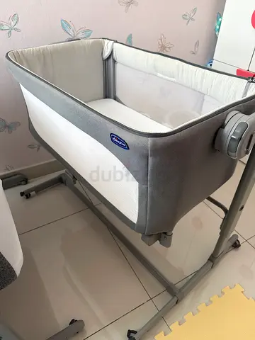 Chicco bedside bassinet / co-sleeper in good condition