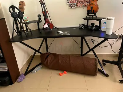Desktop table