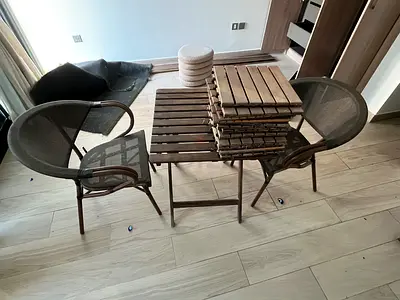 Compact outdoor bistro set — 2 chairs + folding table (wood/metal) + 10 wooden tiles