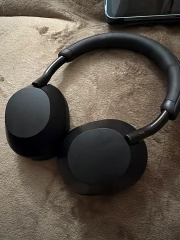 SONY XM5 HEADPHONES