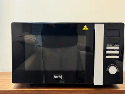 Black+Decker Countertop Microwave - Excellent Working Condition