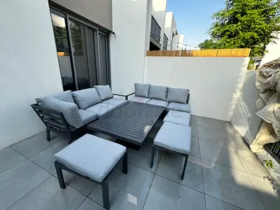 Outdoor L-shaped Aluminum Patio Sofa Set with Cushions and Coffee Table